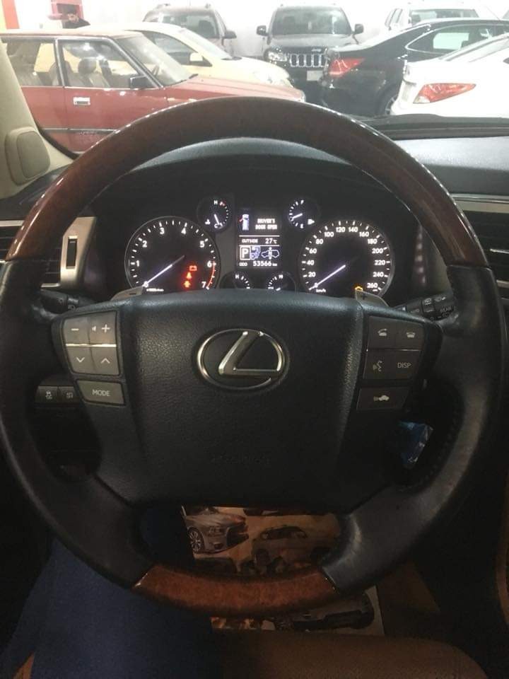 لێکزس LX